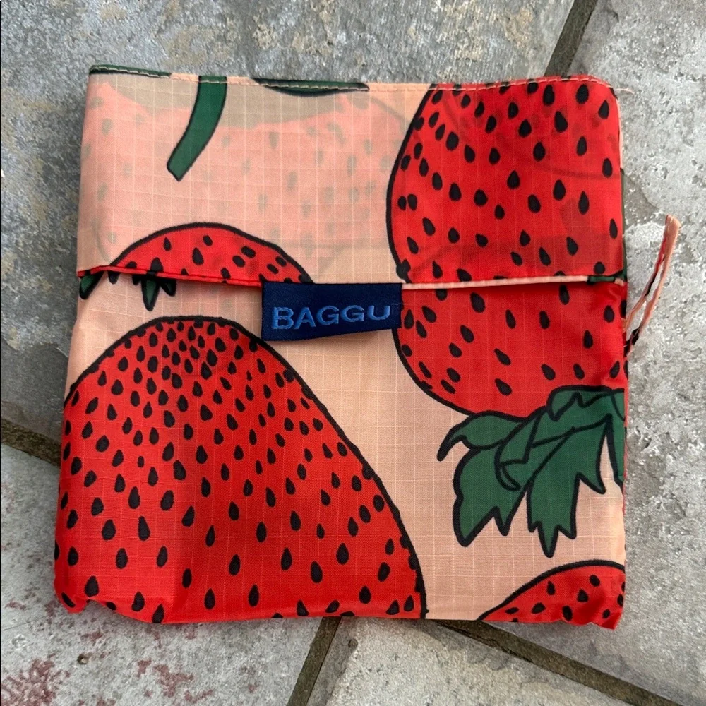 BAGGU LARGE BIG Strawberry Print Tote - Picture 2 of 2